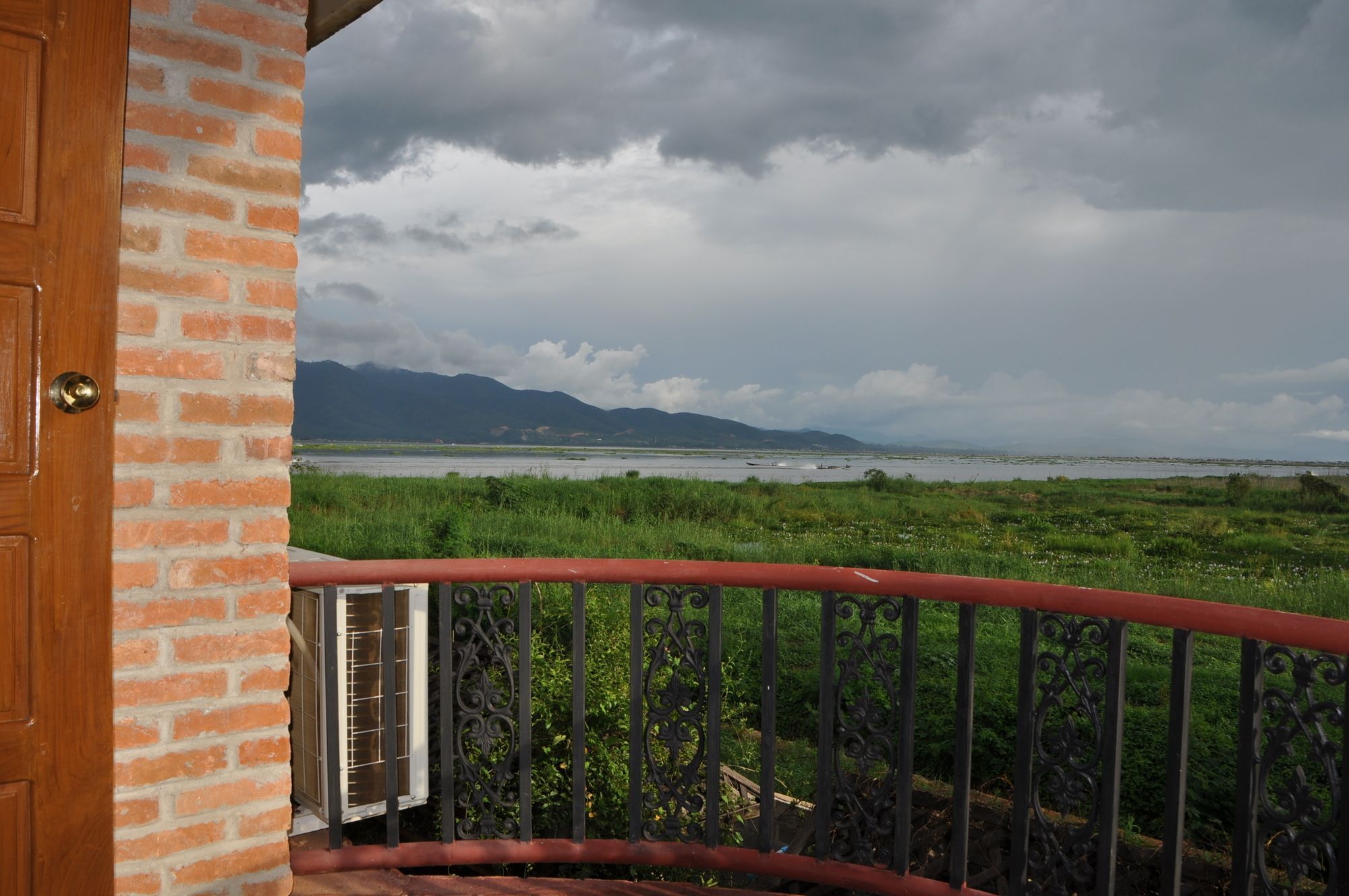 Ann Heritage Lodge Inle Lake Exteriör bild