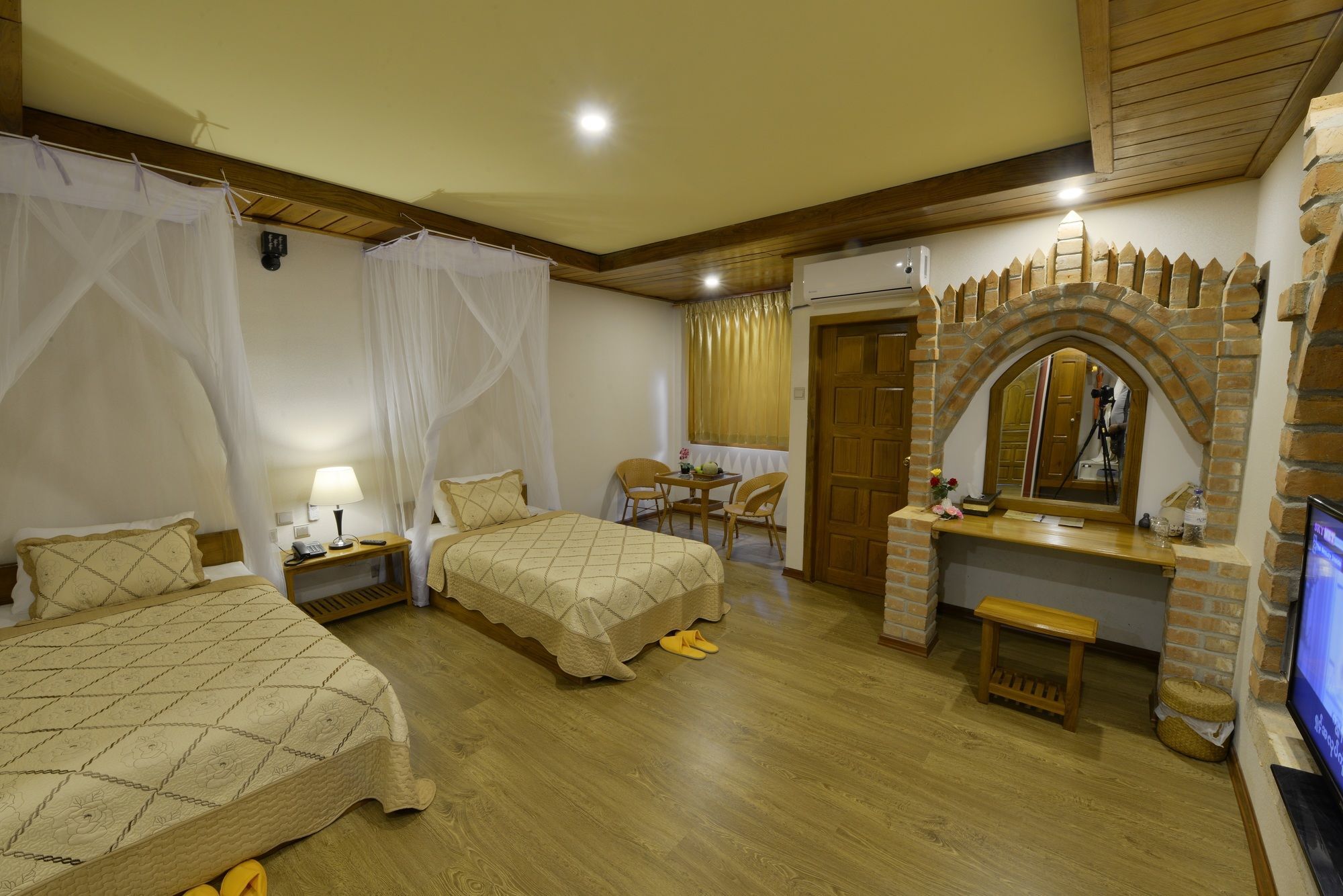 Ann Heritage Lodge Inle Lake Exteriör bild
